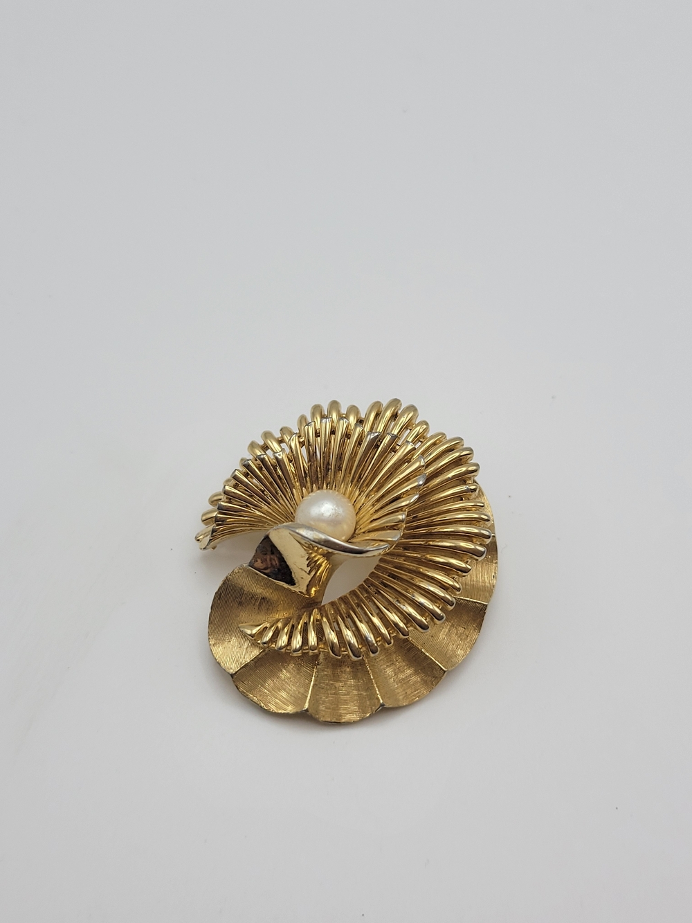 Boucher 82952 gold tone spiral pearl brooch